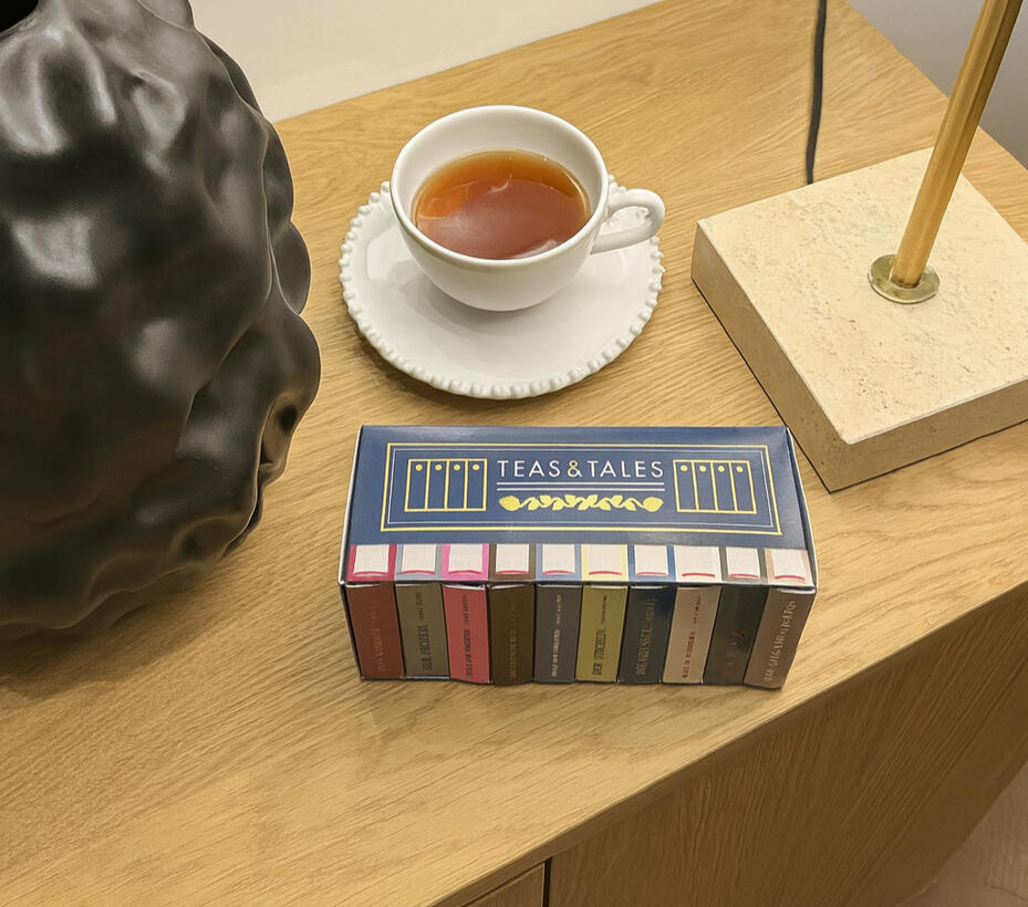 Die Buchtee Box mit zehn Mini-Buchklassikern